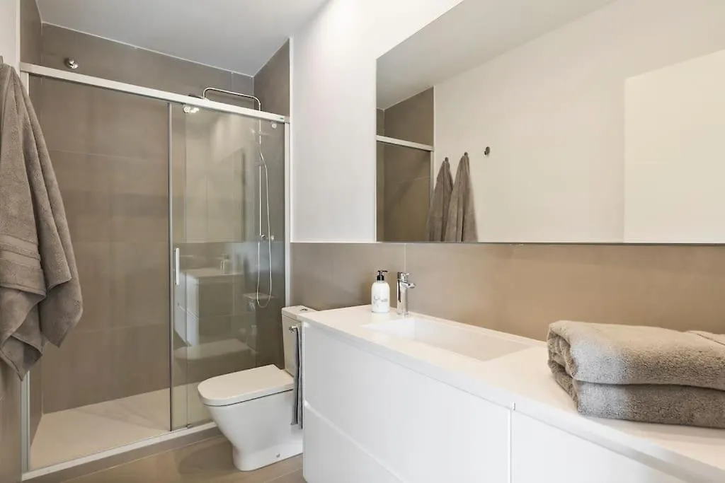 Modern And Bright Apartment Well Located In Gracia バルセロナ