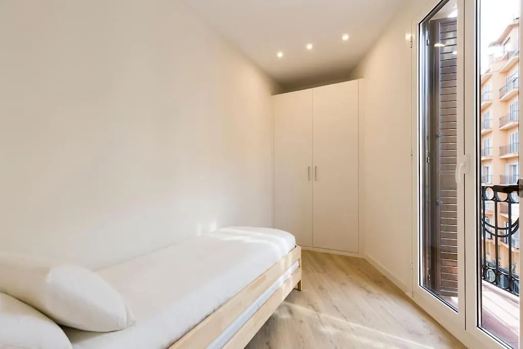 Modern And Bright Apartment Well Located In Gracia バルセロナ