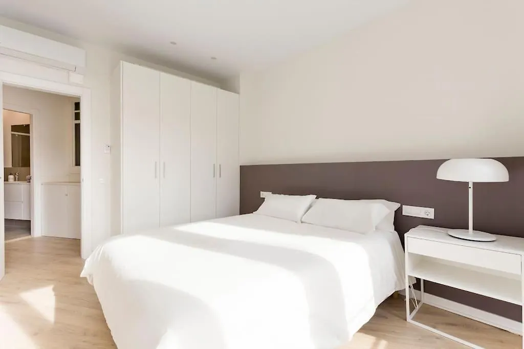 Modern And Bright Apartment Well Located In Gracia バルセロナ