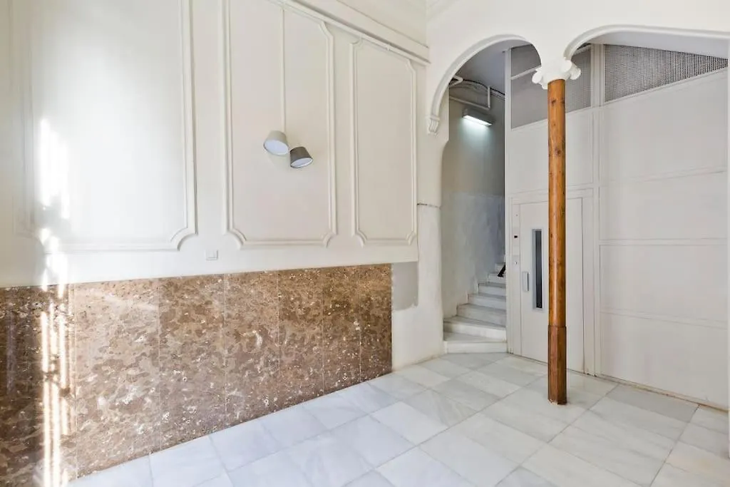 Modern And Bright Apartment Well Located In Gracia Barcelona 0*,  Espanha